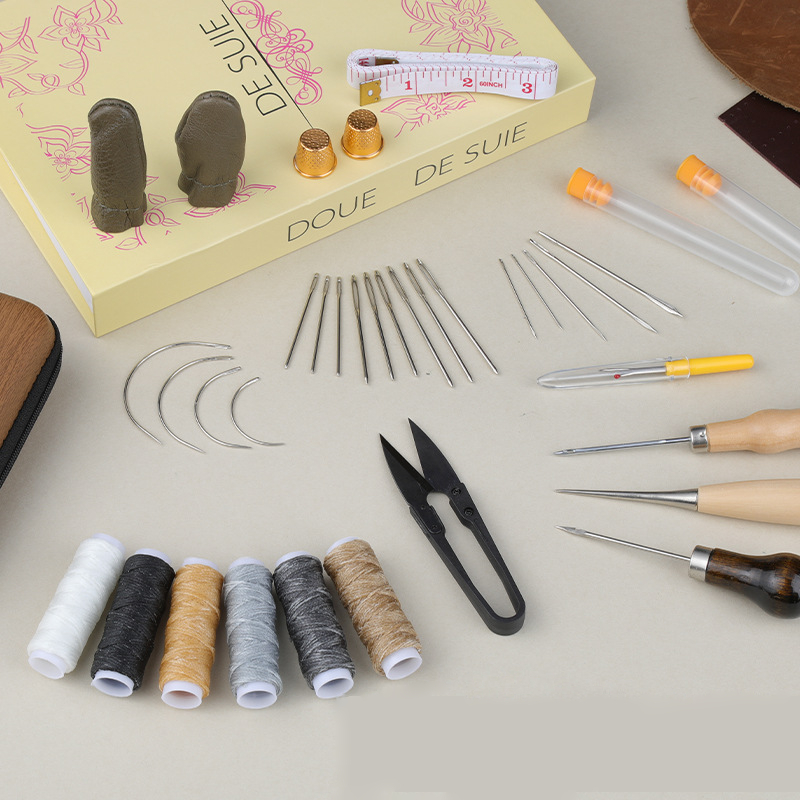 Kit di riparazione per tappezz - Embroidery Backpack Kit recensione e prezzo