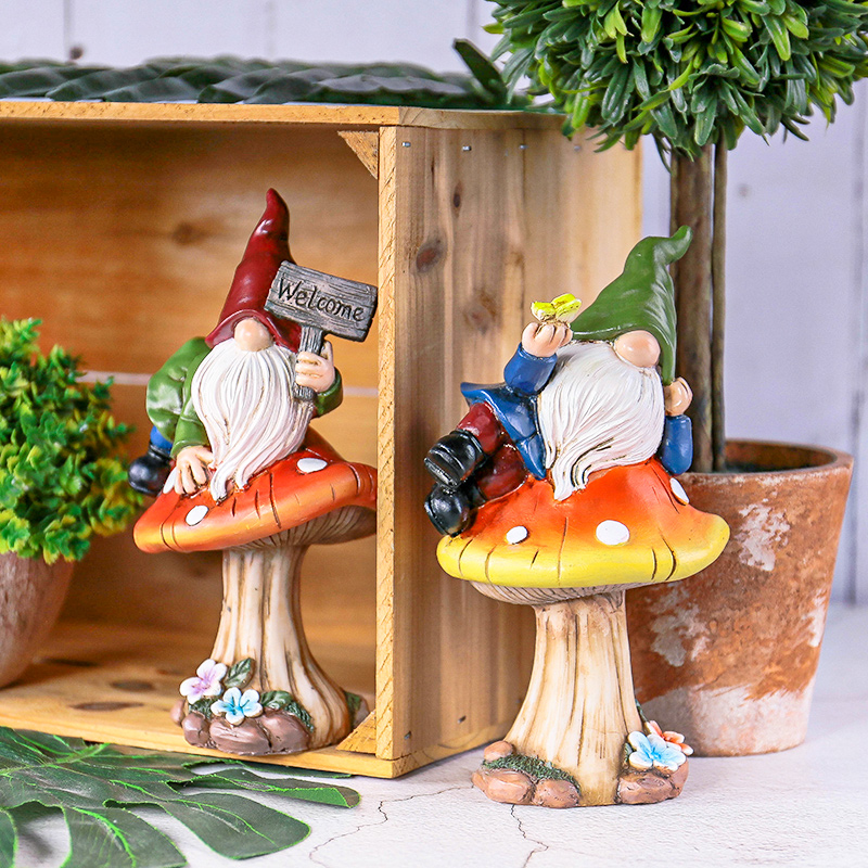 Statua di Gnomo da Giardino in - Embroidery Garden recensione e prezzo