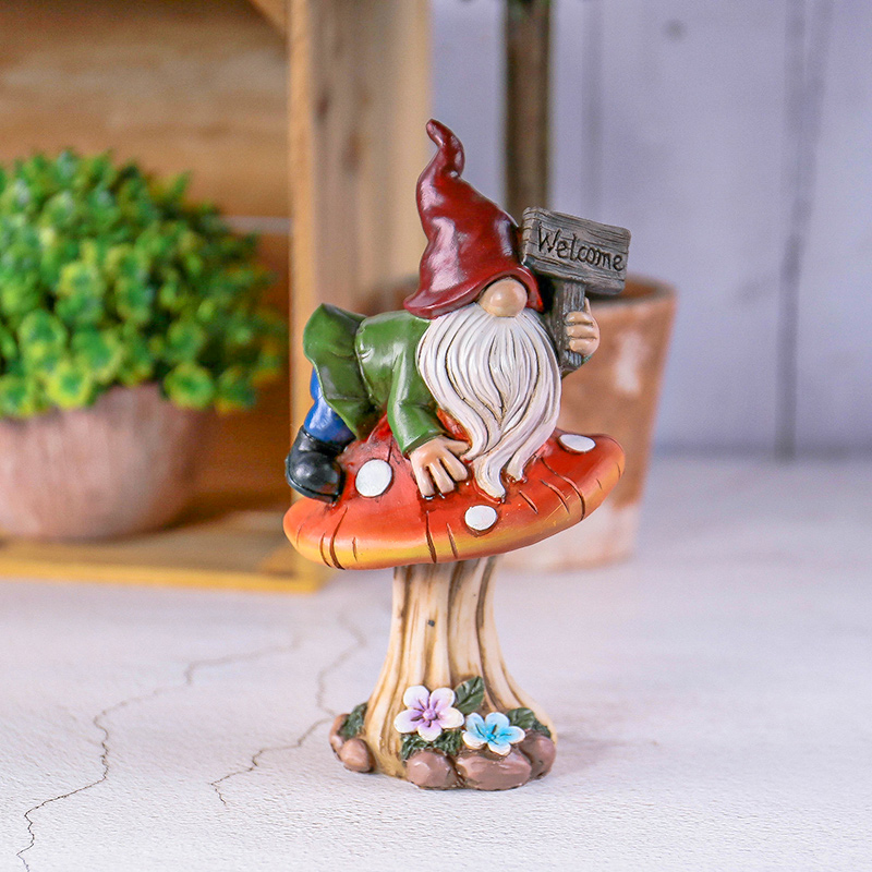 Statua di Gnomo da Giardino in - Embroidery Garden recensione e prezzo