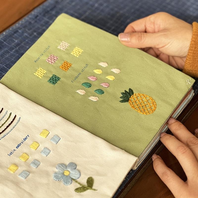 QX2E Libro guida per cucire ri - Embroidery Guide Book recensione e prezzo